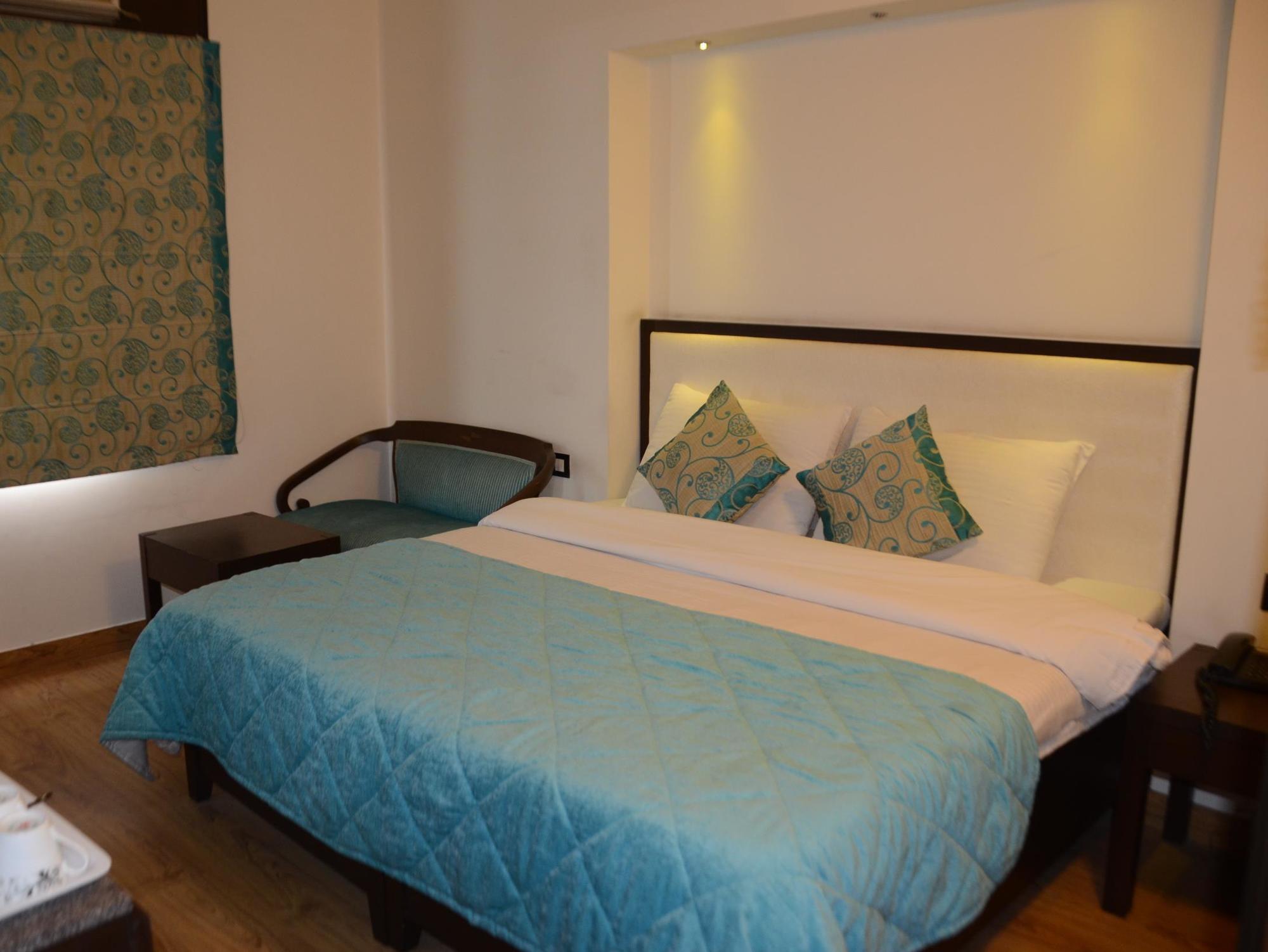 Pals Hotel 3*