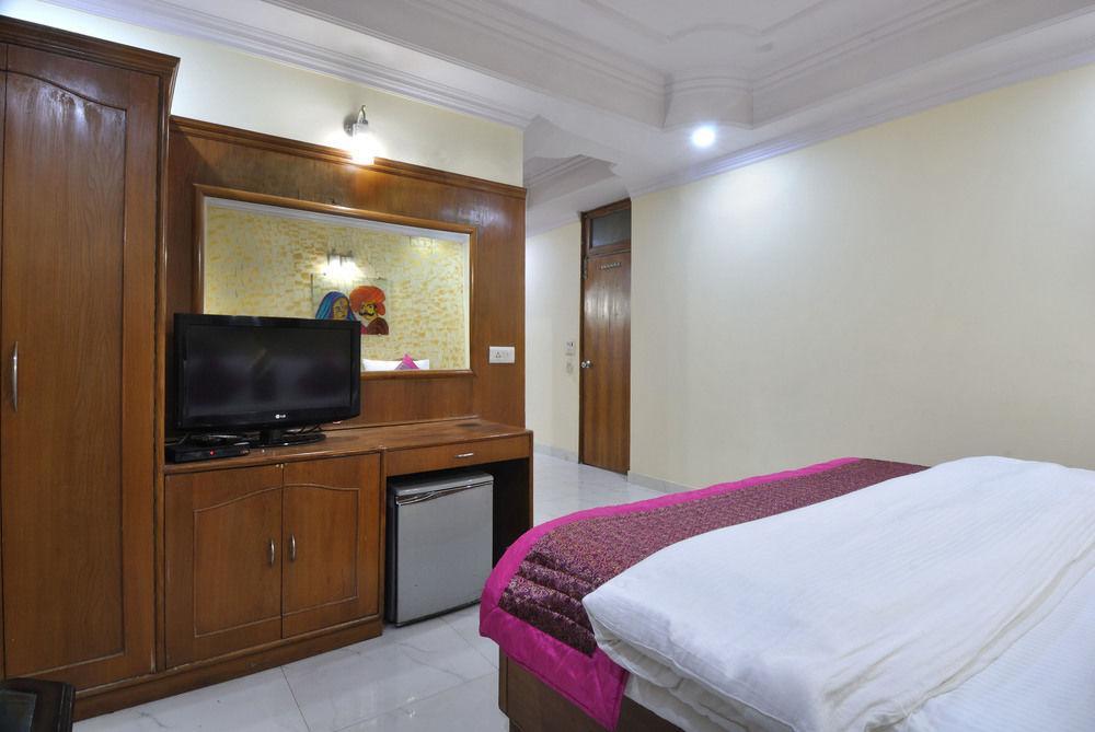 De International @ Station 3* New Delhi