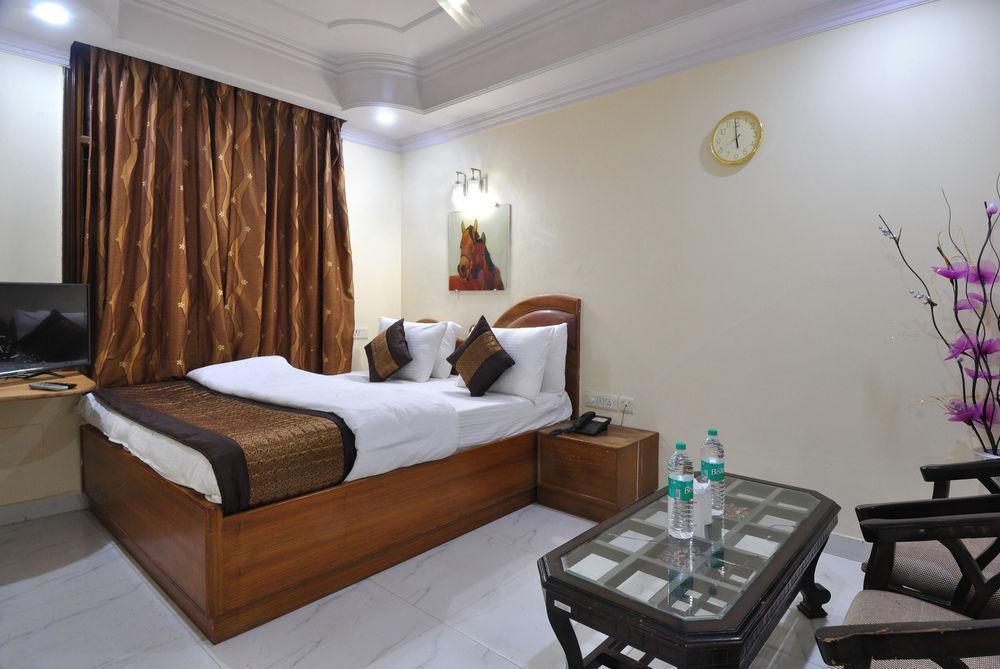 De International @ Station 3* New Delhi