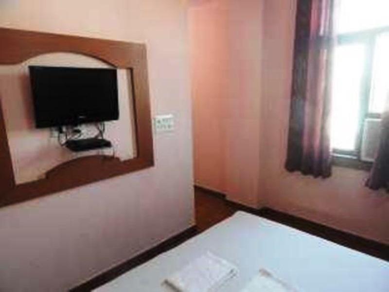 S B Hotel New Delhi
