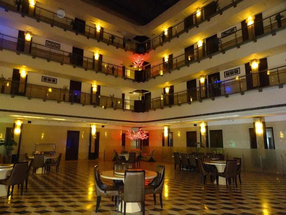 Venizia Sarovar Portico 4* New Delhi