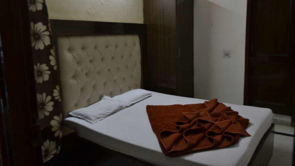 Oyo 6124 Lord Krishna Dx Hotel