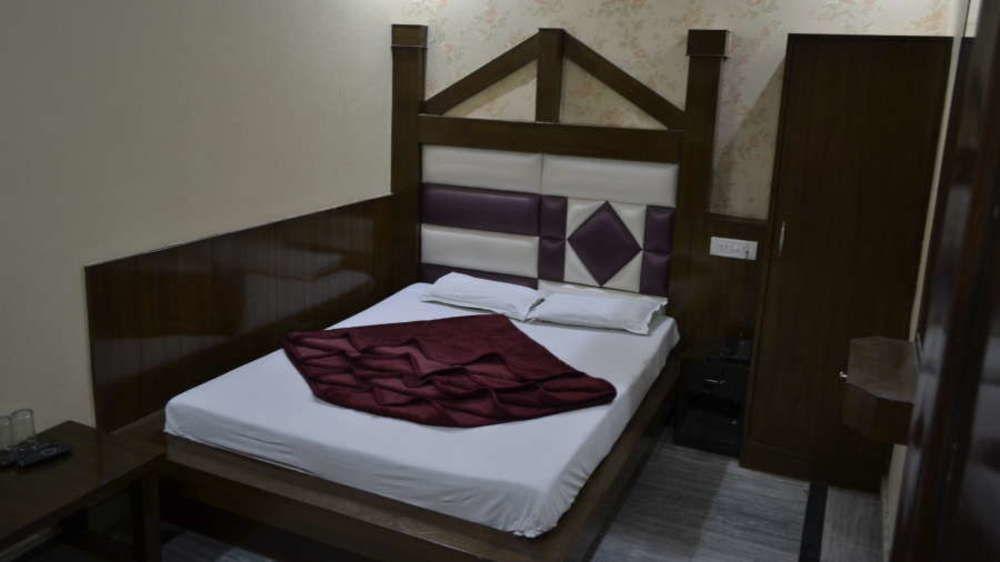 Oyo 6124 Lord Krishna Dx Hotel 3*