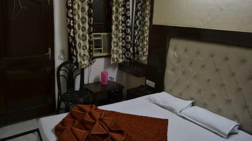 Hotel Oyo 6124 Lord Krishna Dx New Delhi
