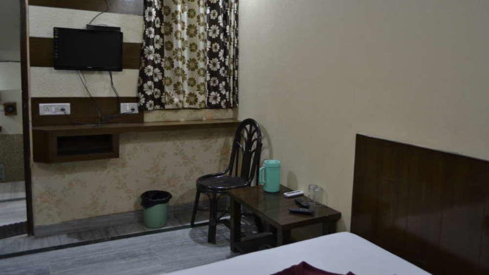 Hotel Oyo 6124 Lord Krishna Dx