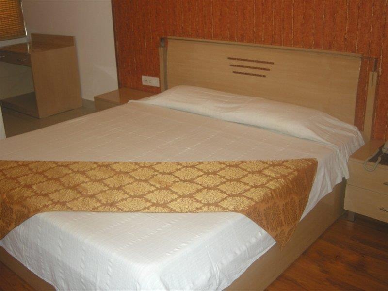 Hotel Clark Heights 3*