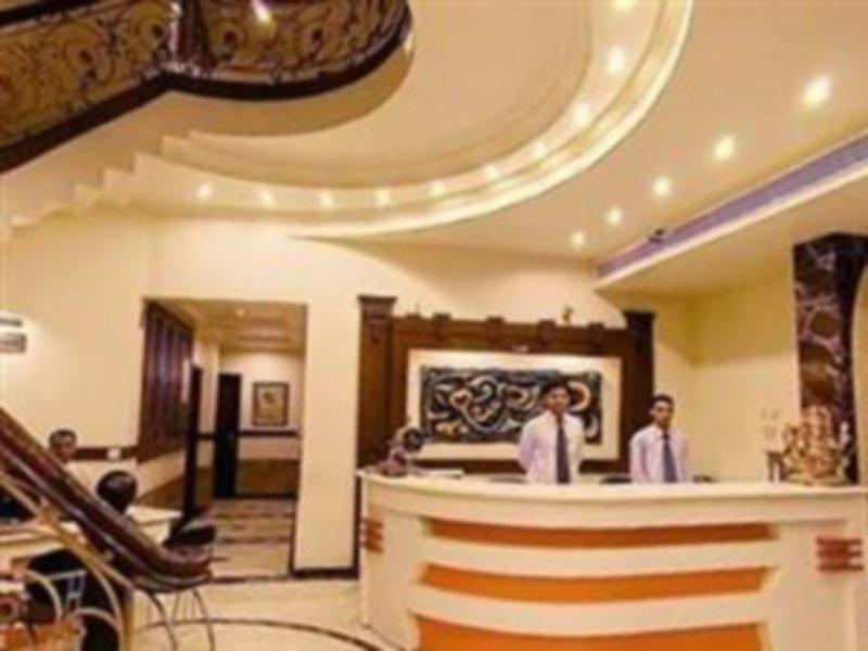 Hotel Grand Godwin - Complimentary Airport Pickup -near Ndls Railway Stn 4*