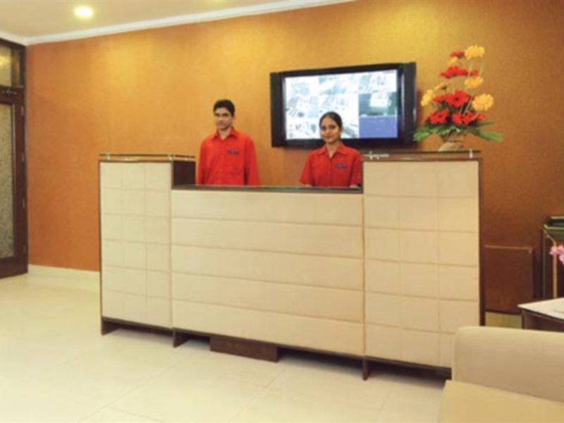 Hotel Clarks Kailash Colony 3*
