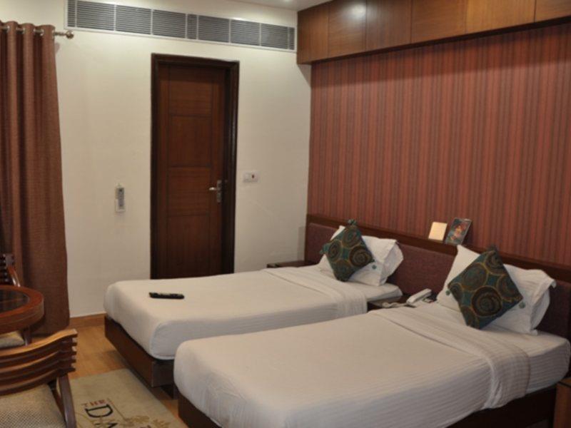 Hotel The Daanish Residency - Karol Bagh