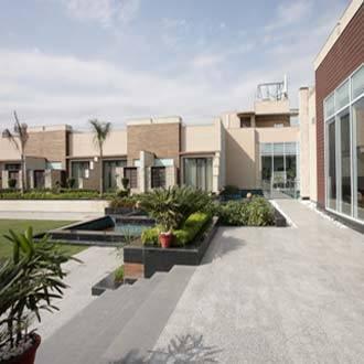Hotel Oodles 4*