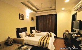Parkland, Sufderjang Enclave New Delhi