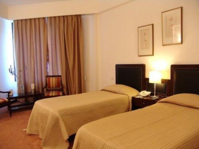 Hotel The Claremont & Convention Centre 3*