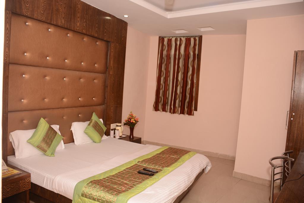 Guest house Gush International