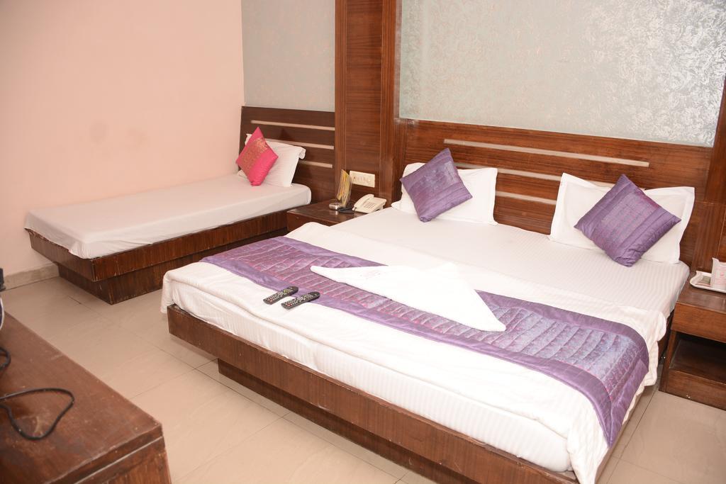 Guest house Gush International