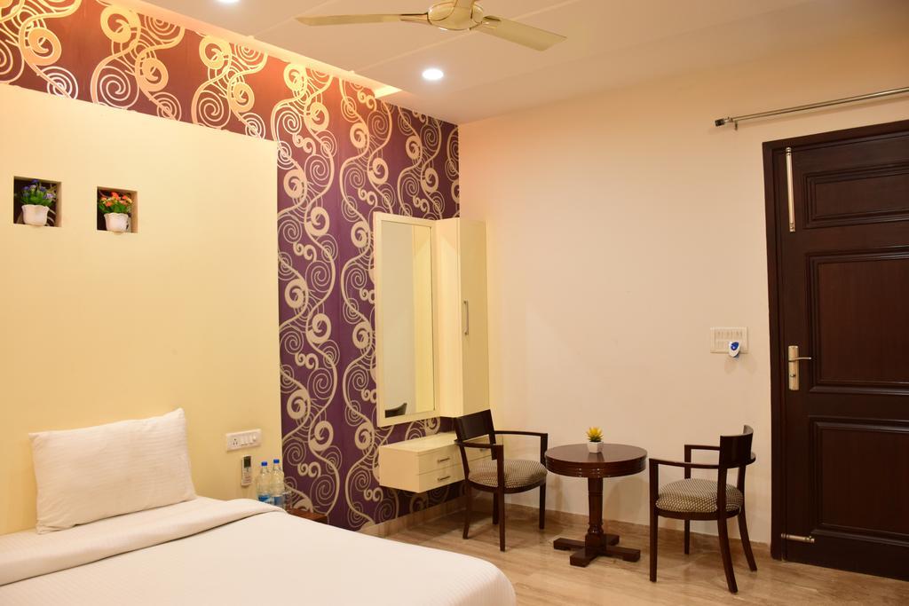Hotel When In Gurgaon - Service Apartments, Near Medanta Medicity 3*