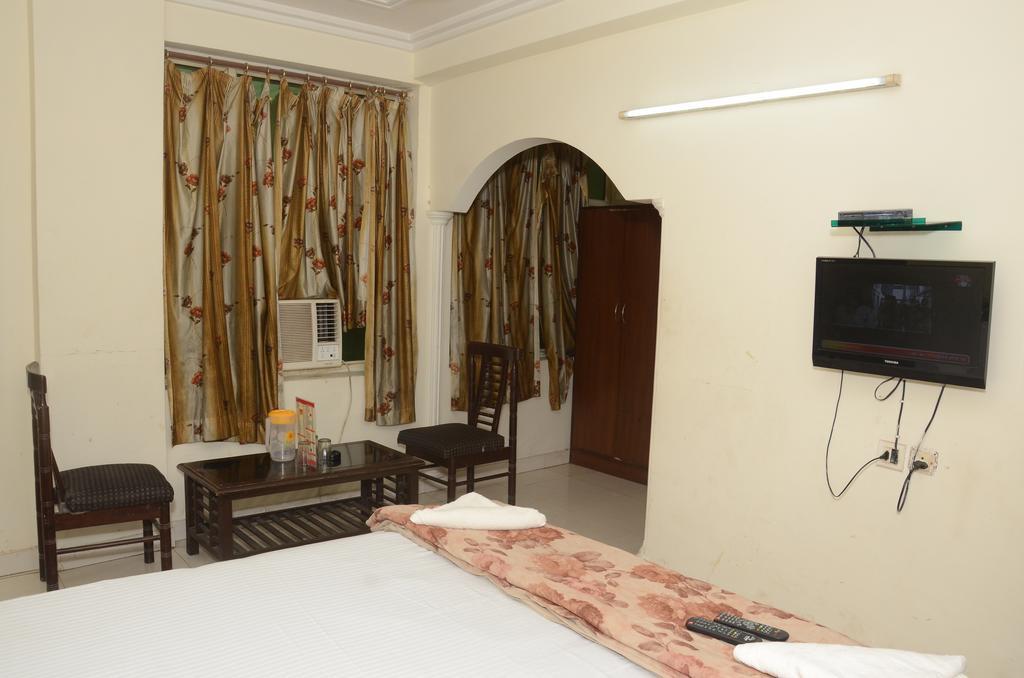 Hotel R S International @ Paharganj New Delhi