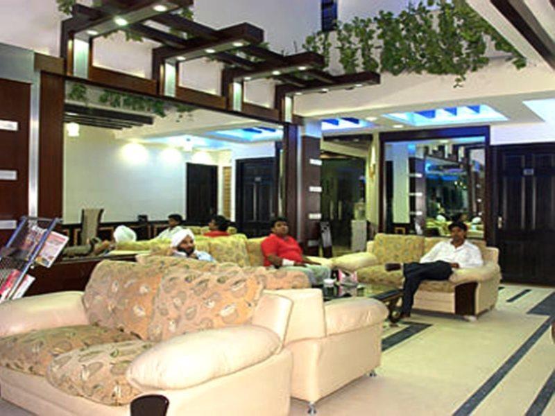 Hotel Raunak International