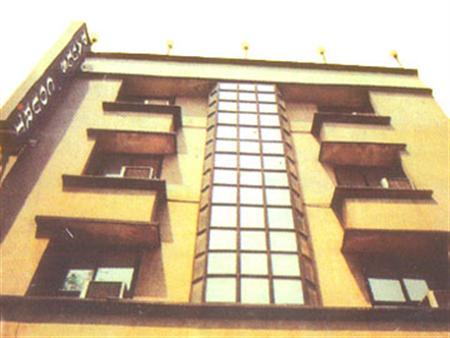 Pauls Court 2*