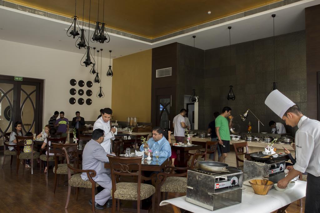 Orana & Nova Deli
