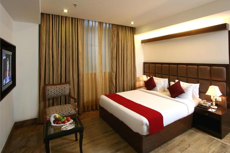 Hotel Taurus Sarovar Portico 4*