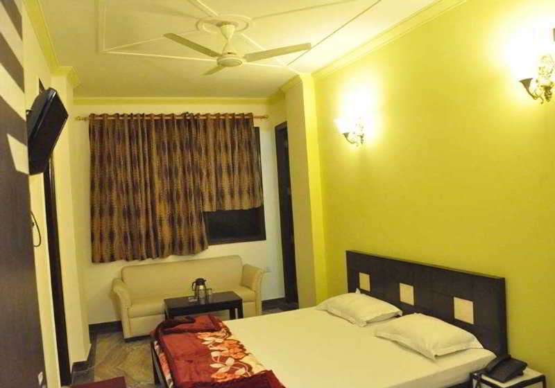 Hotel Amrit 3*