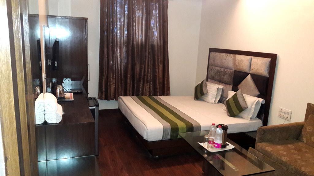 Vanson - Near Connaught Place Hotel