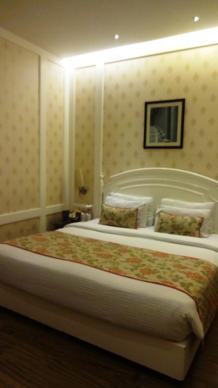 Bright Hotel 3*