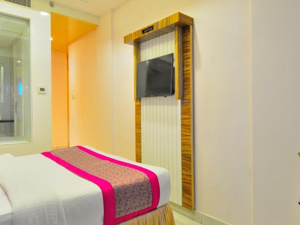 Aman Continental - 2mins From Railway Station And 5 Mins From Metro New Delhi
