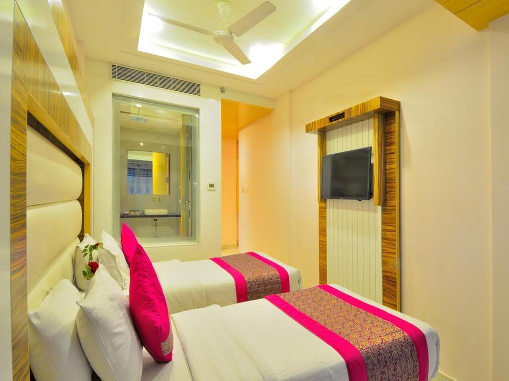 Aman Continental - 2mins From Railway Station And 5 Mins From Metro 3*
