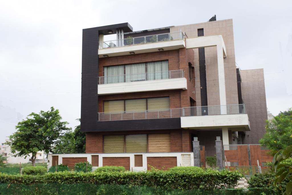 When In Gurgaon - Service Apartments, Near Medanta Medicity 3*