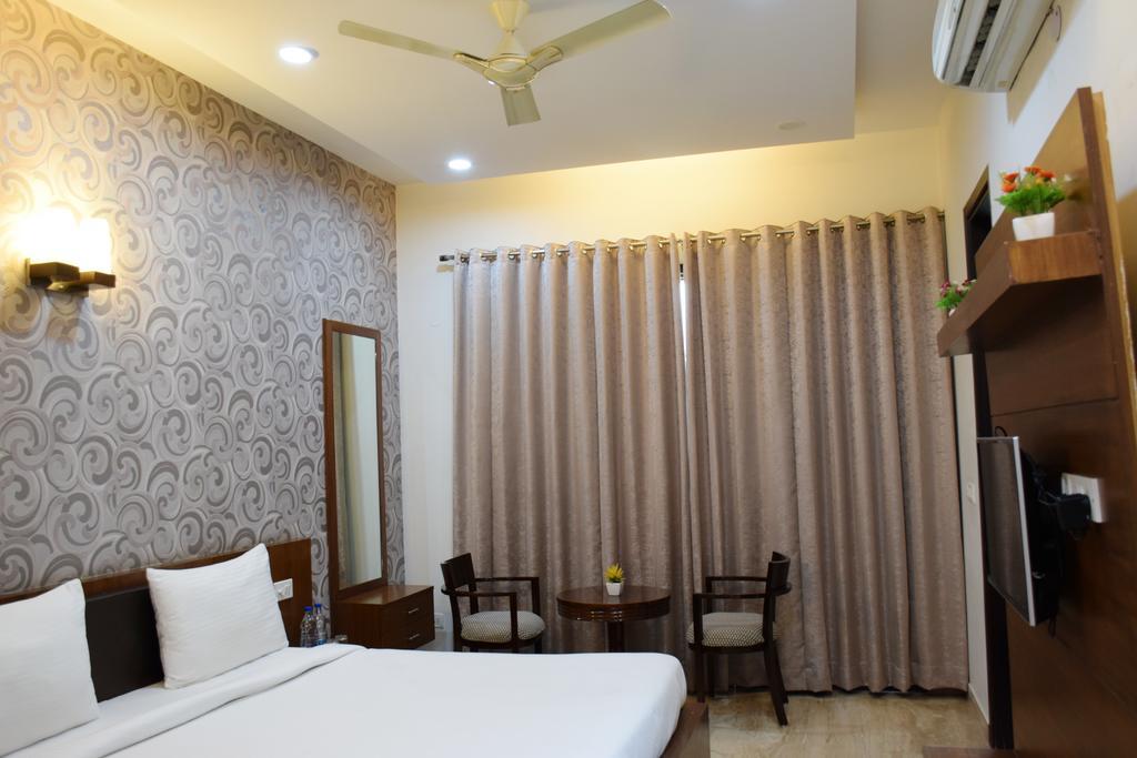 When In Gurgaon - Service Apartments, Near Medanta Medicity 3*
