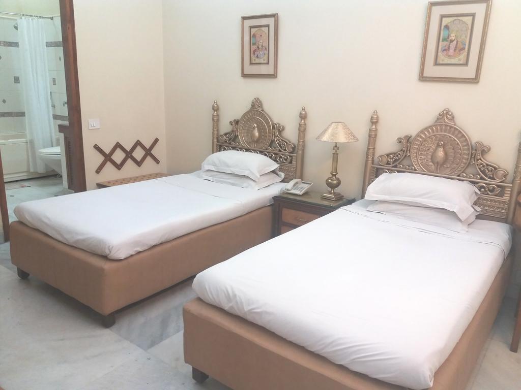 Bajaj Indian Homestay *