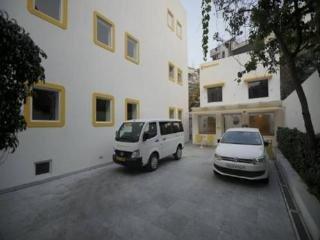 Bloomrooms @ Link Road 3*