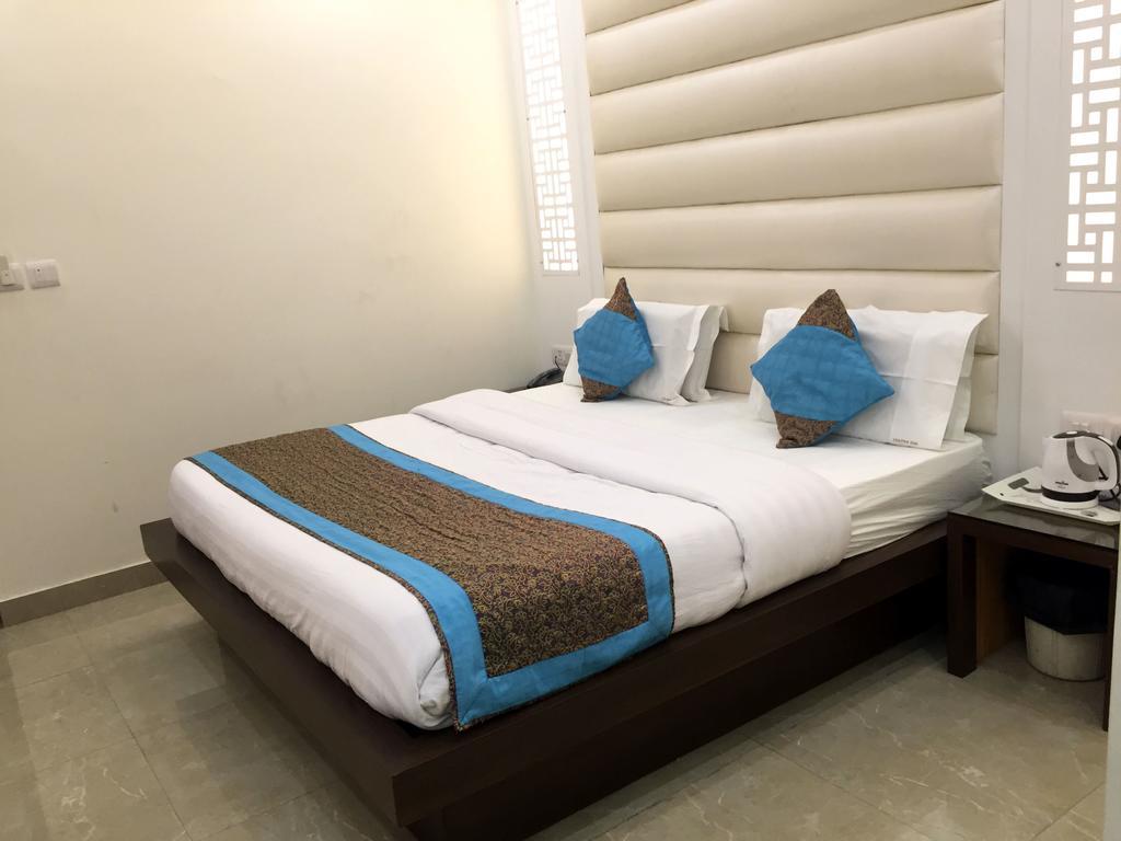 Vanson - Near Connaught Place Hotel