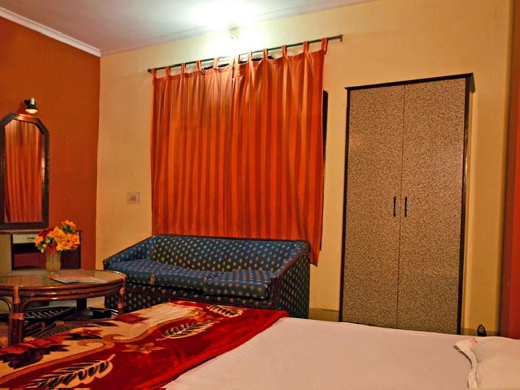 Sahara International Deluxe New Delhi