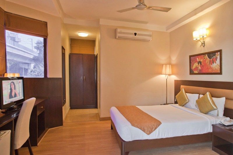 Hotel Clarks Kailash Colony 3*