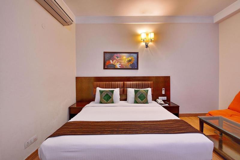 Hotel Clarks Kailash Colony New Delhi