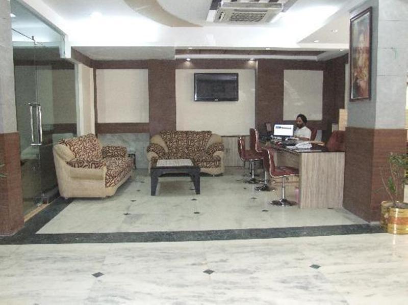 Hotel Delhi Heights