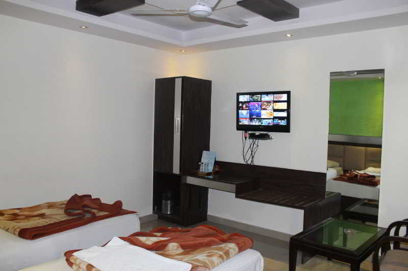 Shri Vinayak In Centre At Railway Station-by Rcg Hotel New Delhi