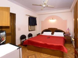 Hill Palace -near Karol Bagh Metro Station Hotel