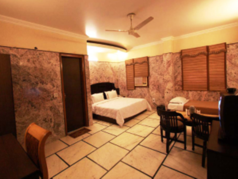 Singh Continetal Hotel