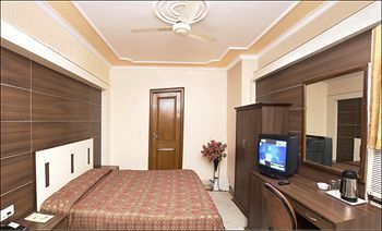 Fabexpress Welcome Palace Near Railway Station 3*