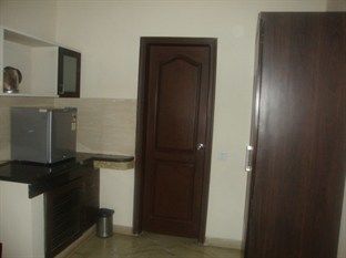 Jashn Near Apollo Hospital Hotel 3*
