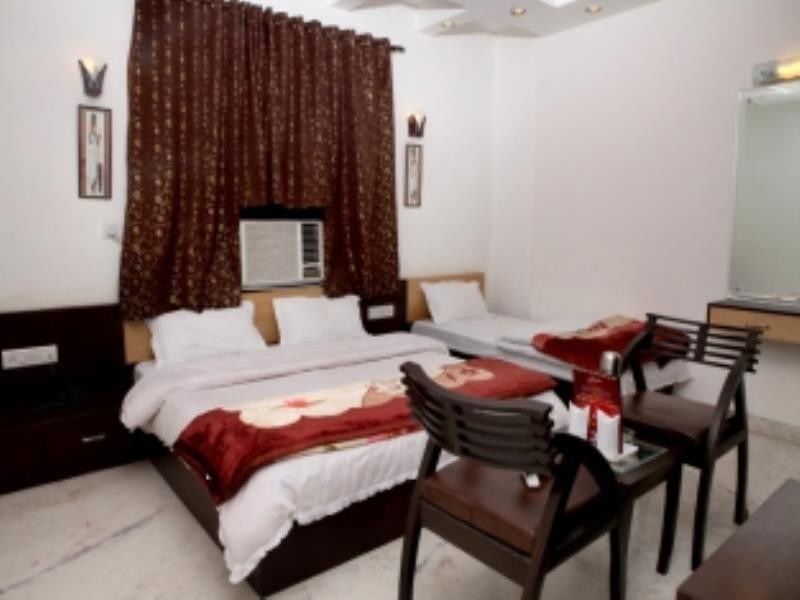 Pahwa International Hotel 3*