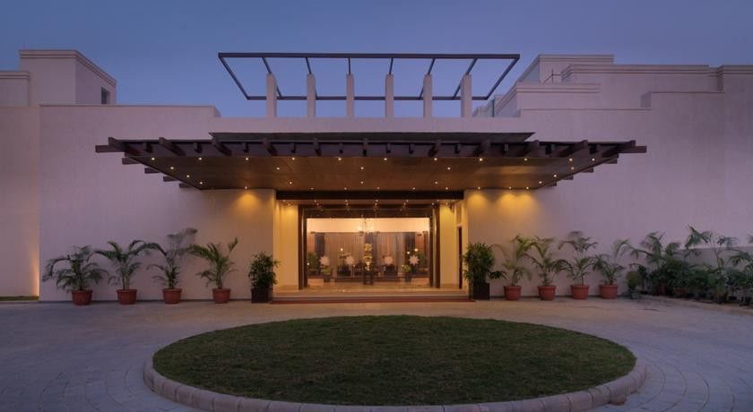 Orana & Hotel 4*