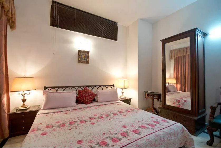 33 Bed & Breakfast New Delhi