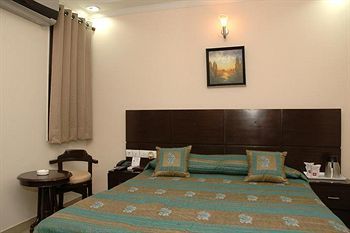 Fabhotel Cosy Palace