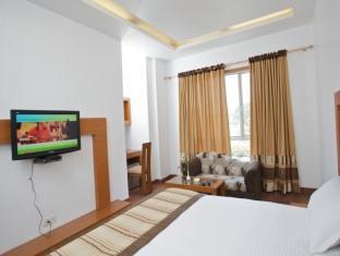 Hari's Court & Hotel
