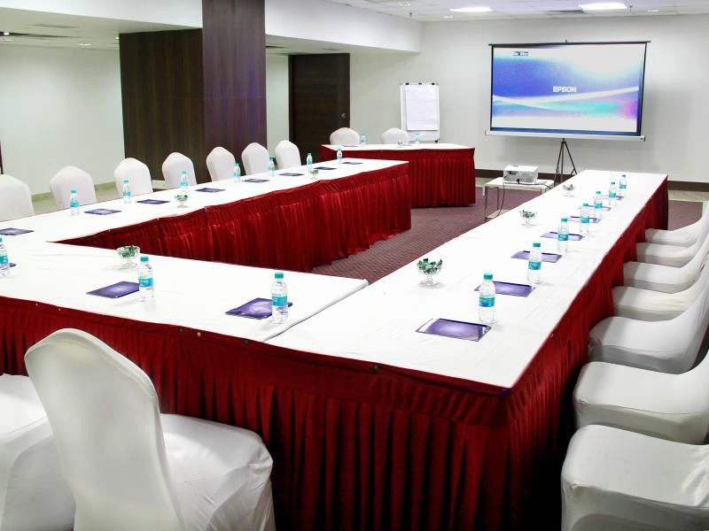 Hotel The Golden Palms & Spa, Delhi