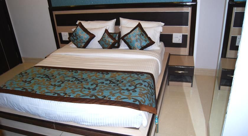Hotel Capital O Metro View Near Satyam Inox Patel Nagar 3*